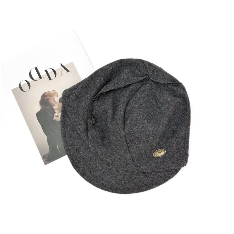 25 Early Autumn New Retro Cloud Hat Women's Simple Metal Small Label Show Face Small Versatile Newsboy Hat