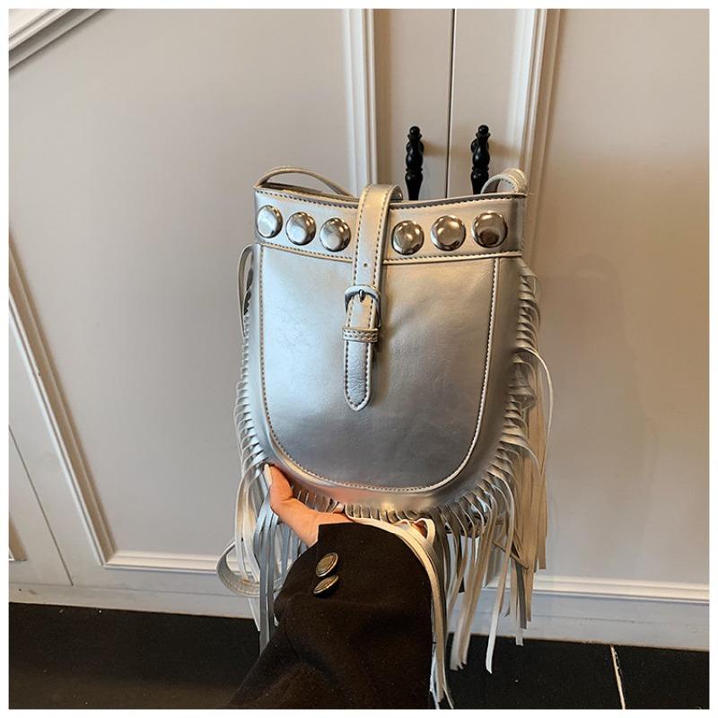 Bag women's spring and summer new fashion retro shoulder oblique span bag bucket bag fringed bag