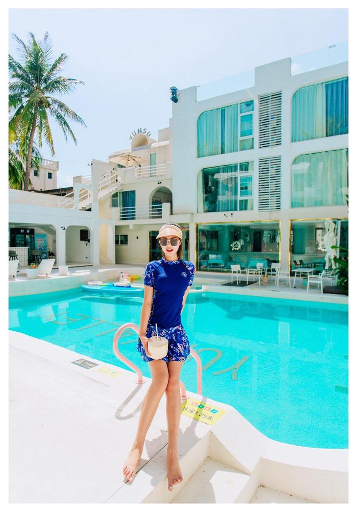 Women's Short-Sleeve Two-Piece Swimsuit: Slimming, Tummy-Covering; Ideal for Swimming, Hot Springs, Beach, or Surfing.