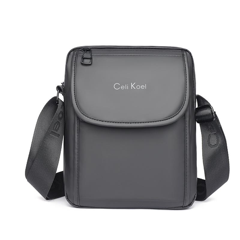 Small square bag, new fashion men's bag, trendy casual alphabet messenger bag, large capacity anti-splashing men's shoulder bag