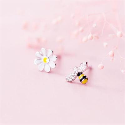New Fashion Creative Flower Sweet Bee Daisy Asymmetric 925 Sterling Silver Jewelry Beautiful Diamond Stud Earrings E119