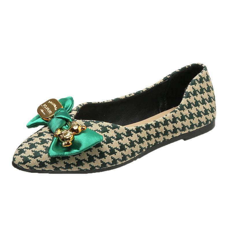 

Новый стиль женской обуви с острым носком, неглубоким вырезом и толстым каблуком, украшенный парой бобов. 42 зелёный