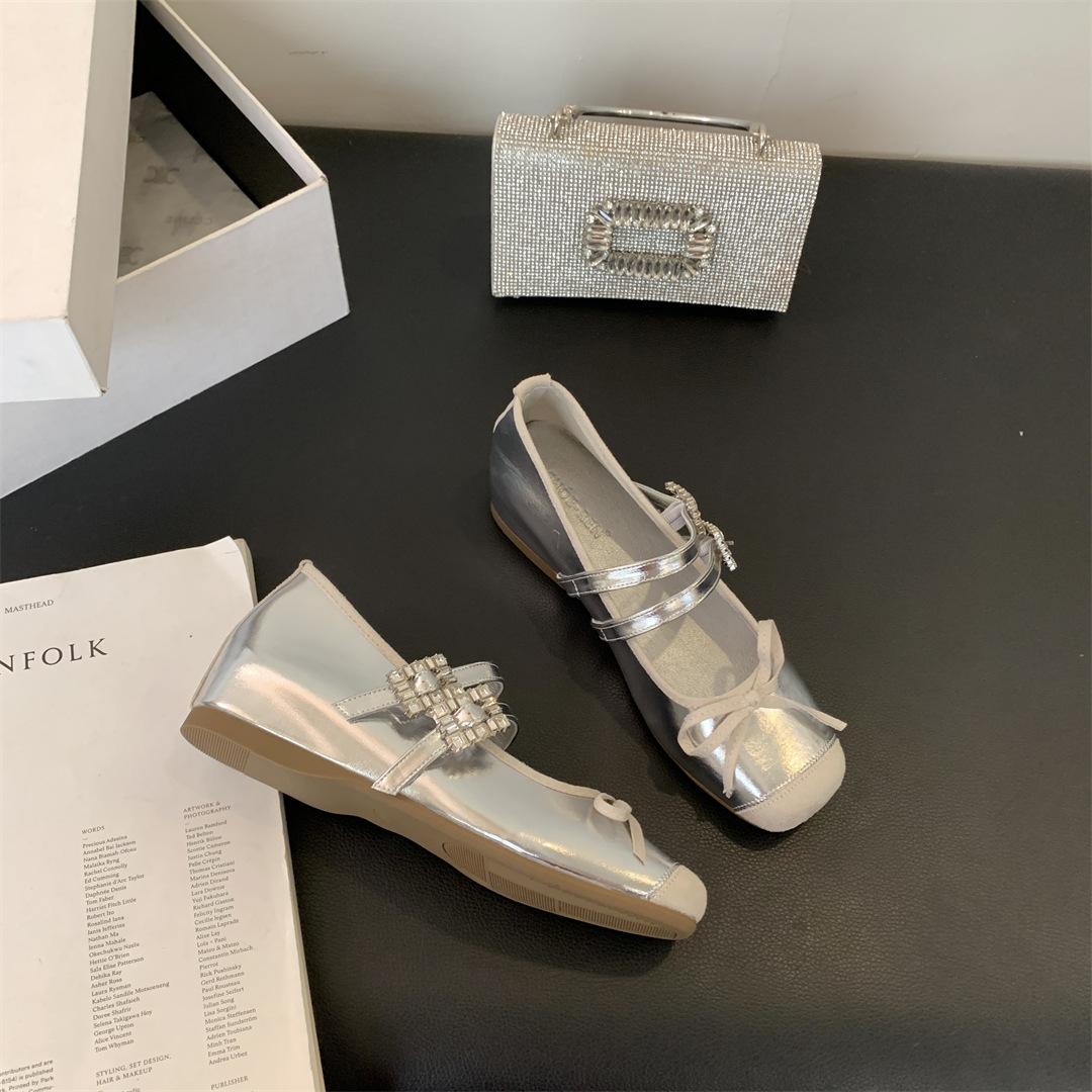 

2024 Осень Новые Женские Туфли На Плоской Подошве Модные Бантом Неглубокие Женские Балетки Мэри Джейн Плоская Подошва Двойной Ремешок Повседневные Балетки 40 серебряный