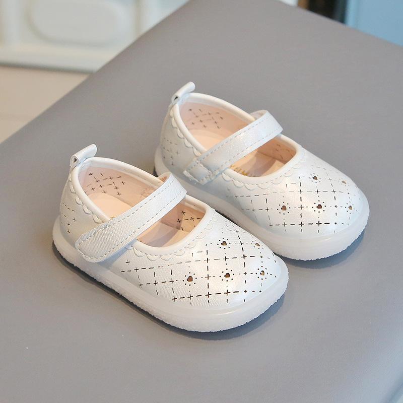 

Туфли для девочек, для ходьбы, милые, модные, детские, принцесса, с круглым носком, ажурные, с сердечком, весна-осень 2025, детские балетки, нескользящие 16 бежевый