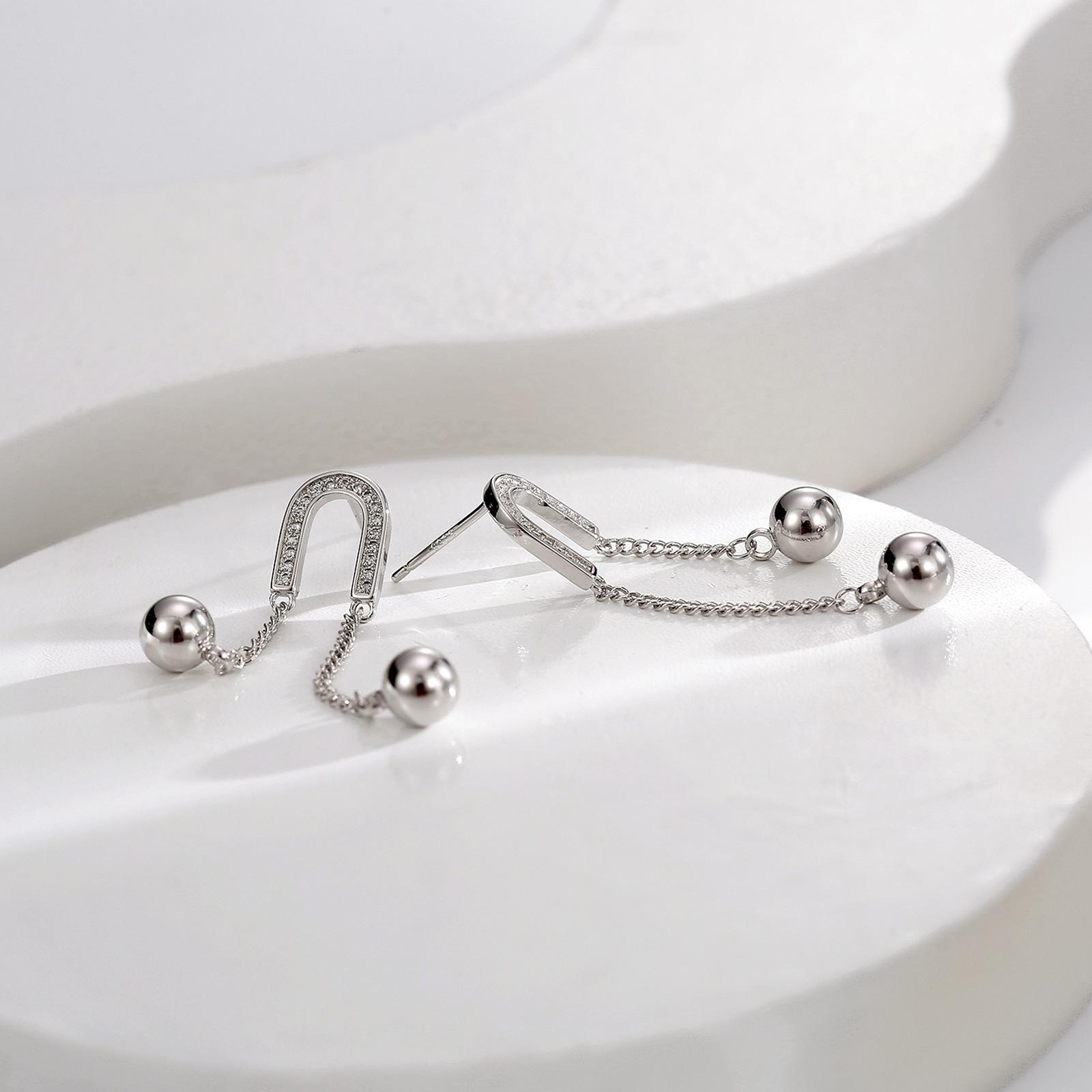 

Tassel earrings, high-end fashion, light luxury and smart texture, horseshoe-shaped zircon earrings.