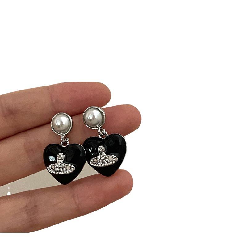 Černé Náušnice Saturn ve tvaru Srdce s Kamínky Jedinečný Design Vysoký Styl