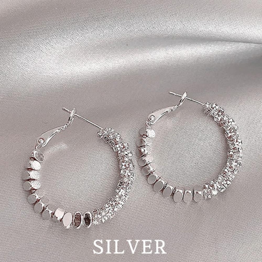 Náušnice kruhy s rozbitým křišťálem – 2 barvy, z Koreje