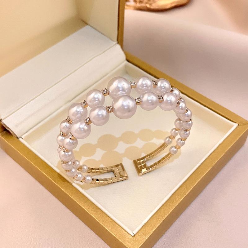Bracciale rigido con doppio strato di perle simulate per donna, delicato gioiello da festa