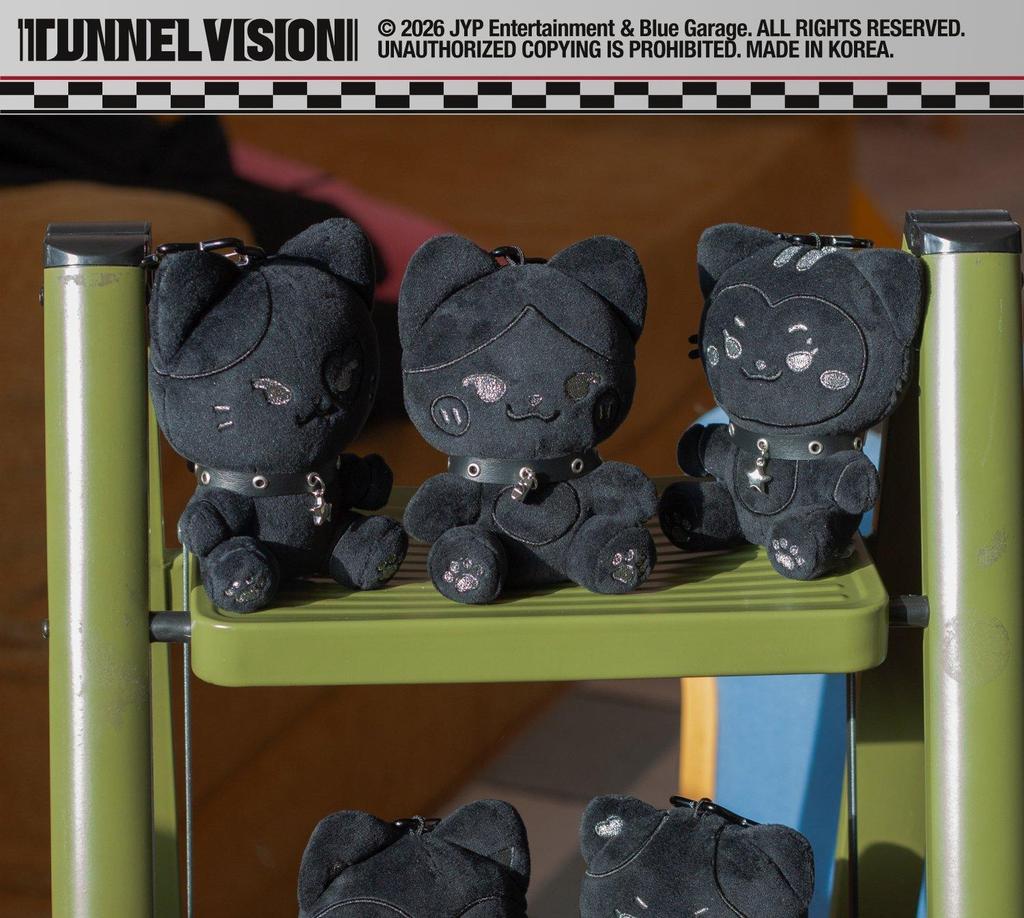 ITZY [TUNNEL VISION] 3. Welttournee MD (TWINZY PLÜSCH SITZEND Ver.)