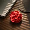 Dekorace na stůl s jemným řemeslným zpracováním 3D tištěná geometrická dutá koule, Abstraktní zkroucená květina Personalizované dekorativní dárky Koule Ornament,