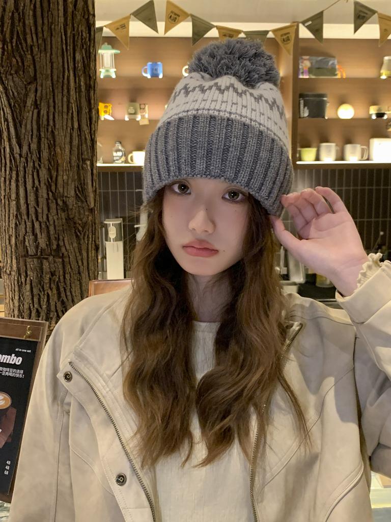 Hairball Loose Knitted Hat Women's Autumn and Winter Ear Protection Warm Cold Hat Cute Thick Wool Hat Winter Big Head Circumference