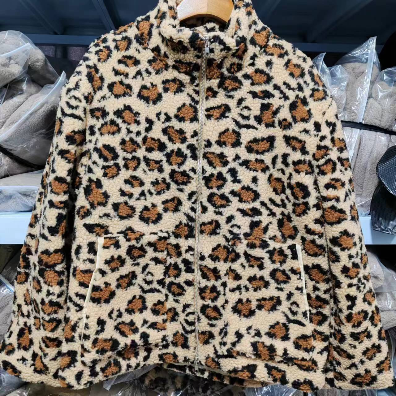 

Новий жіночий одяг осені та зими 2024 року, суцільне пальто з вовняної вовни, водолазка, однотонне вовняне пальто XL леопард друку кольору