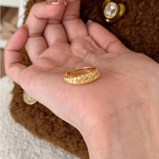 Stylish Geometric Copper Ring Featuring Luxurious Textured Finish For Women Fashion