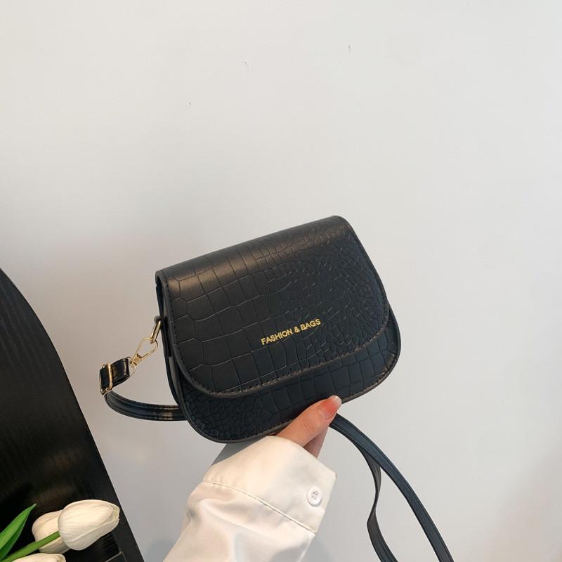 Trendy Magenta Saddle Bag For Women Unique Street Style Crossbody Handbag чёрный