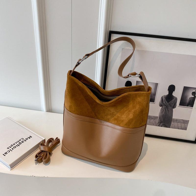 IELGY retro texture large-capacity bag, fashionable contrasting shoulder bag, versatile women's bucket bag