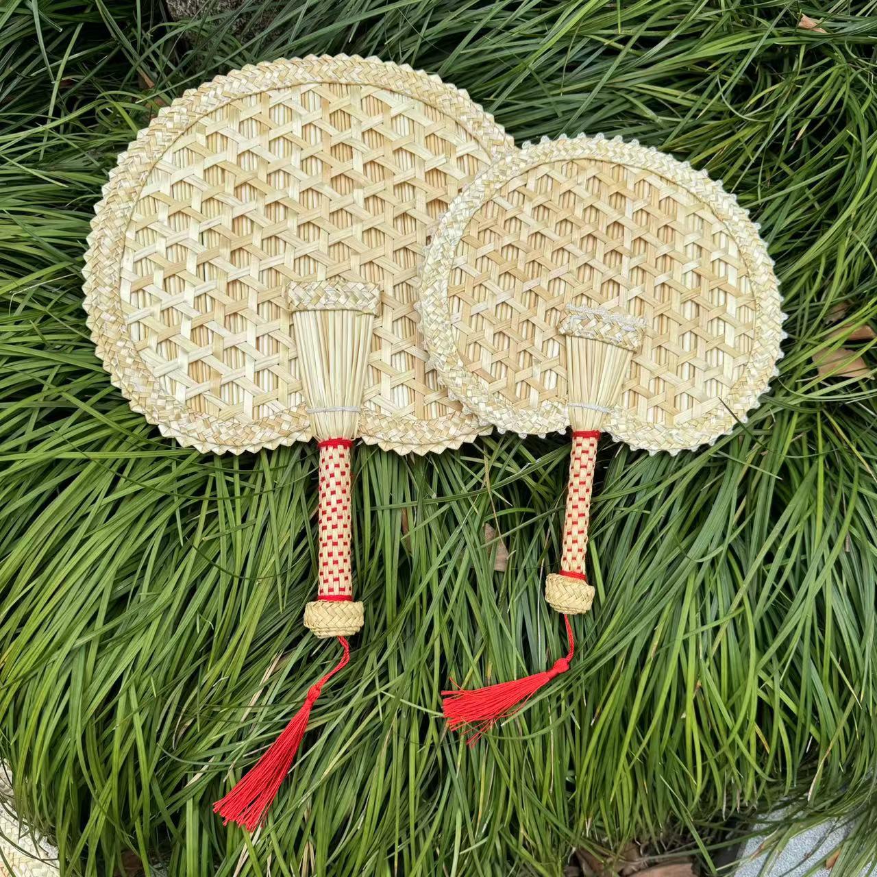 Handwoven Round Wheat Straw Fan: Chinese Style Dance & Decoration Craft Small 21*18cm