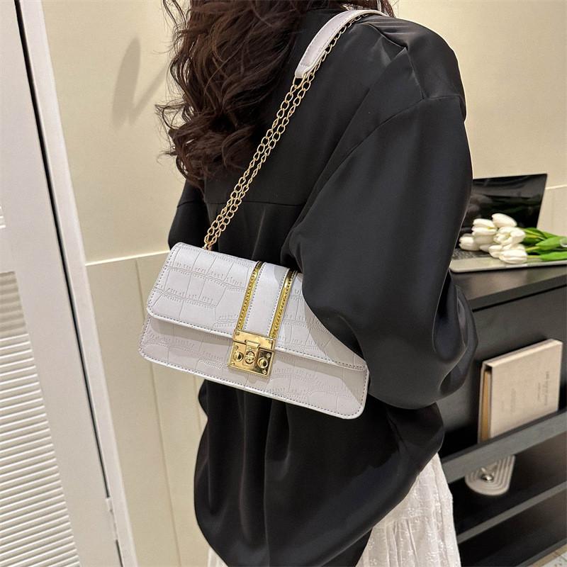 Trendy Women's Shoulder Bag Stylish Chain Crossbody Bag Fashionable Small Square Bag