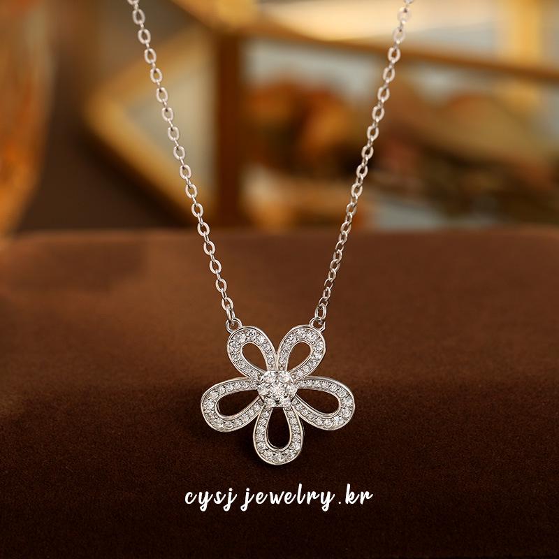 Cui Yan S925 Sterling Silver Sunflower Necklace - Korean Style, Instagram-Inspired, Luxury Five-Petal Flower, Clavicle Chain for Women.
