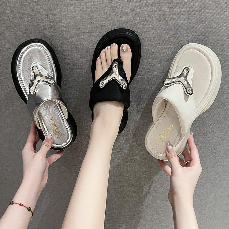 Fashion 2024 Summer New Clip Toes Flat Bottom Flip-flops Female Summer Outside Non-slip Comfort Beach Shoes Versatile Zapatos Mujer