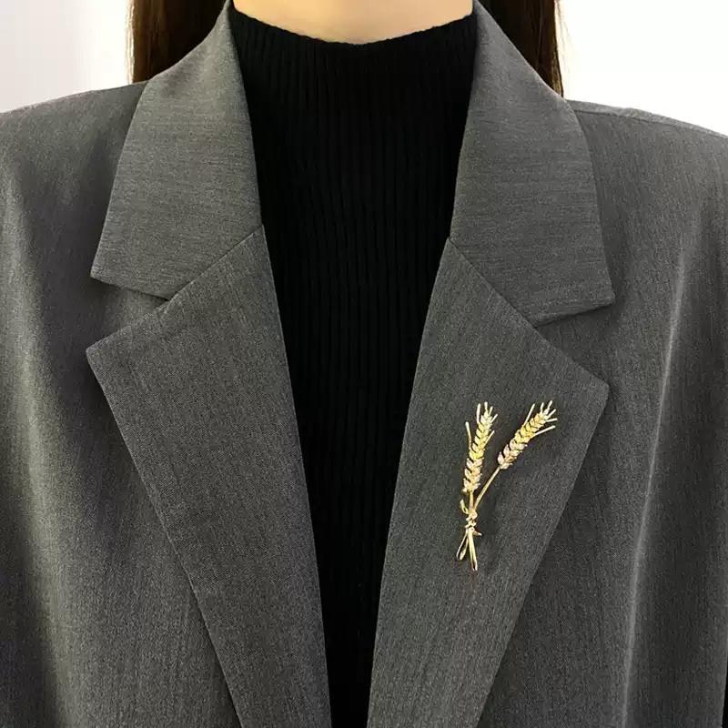 Brooches Heart-Shaped Pearl Pins Various Suit Accessories Memorial Brooches