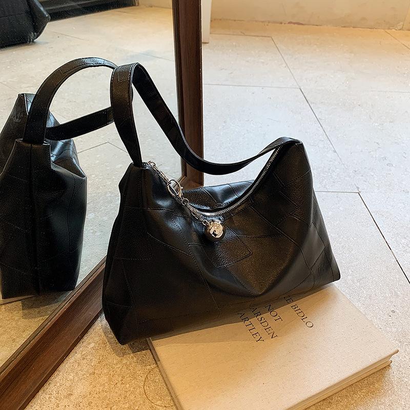 

Премиальная текстура, вместительная женская сумка-тоут под мышкой, новая универсальная модная простая плечевая сумка-мессенджер 2025 one size fits all чёрный