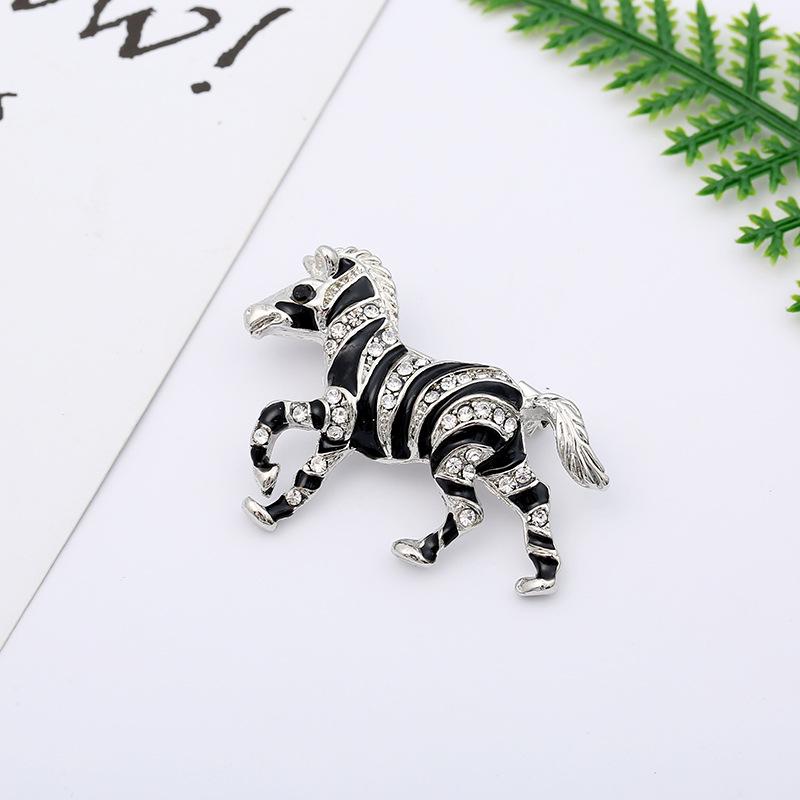 Broche animal incrustée de perles – Bijou de corsage en alliage style dessin animé en forme de goutte d'huile pour femme