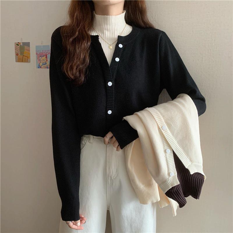 Women's Color-Block Patchwork Long-Sleeve T-Shirt, Stylish Fake Two-Piece Base Layer for Spring and Autumn.