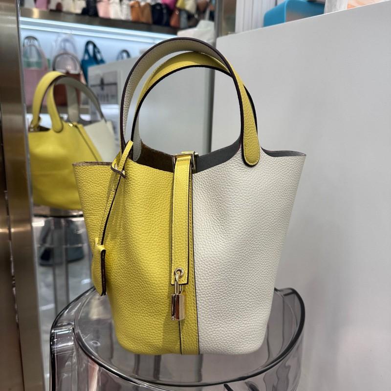 Borsa da Donna in Pelle di Mucca a Strato Superiore 2025 Grande Capacità a Secchiello Portatile alla Moda Morbida Intrecciata Cesto di Verdura Femminile