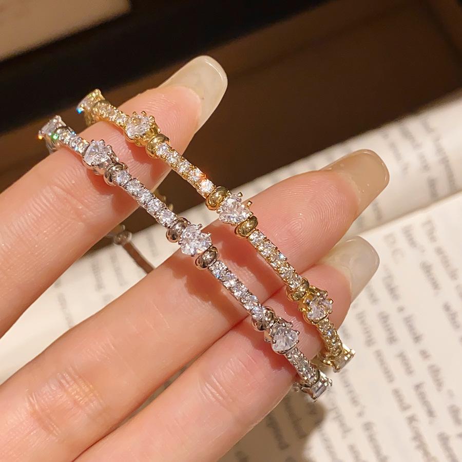 Elegant Zirconia Heart Bracelet: High-End European & American Design, Versatile and Luxurious Hand Jewelry