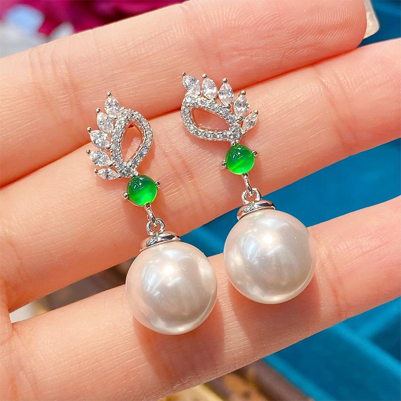 BELLA BOX Künstliche Naturschalenperlen Vergleichbar mit Perle Natürlicher Eisgrüner Achat Jade Eiernudeln Mit Damenohrringen