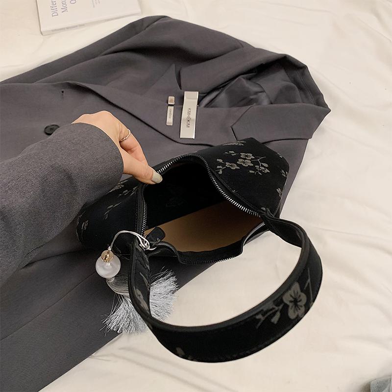 Мягкая ткань черного цвета — фото 6