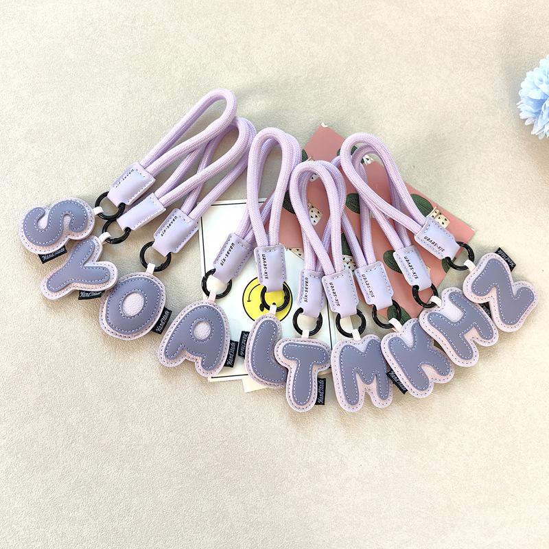 Exquisite Leather Keychain: 26 English Letters - Simple Couple Style Bag Charm, Ideal Small Gift