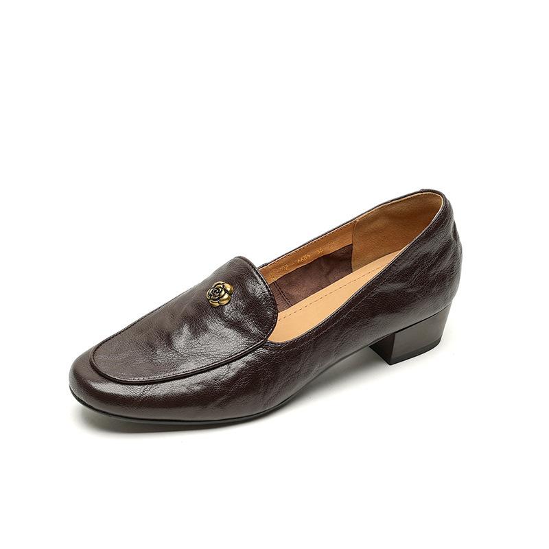

New foot-fitting small leather shoes women s round head four-season single shoes black medium heel leather large size shoes thick heel comfortabl 40 коричневый