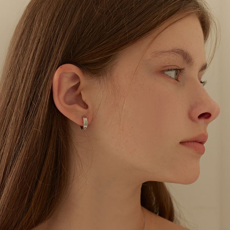 

Lewe Large three-line hoop earring Gold Plated