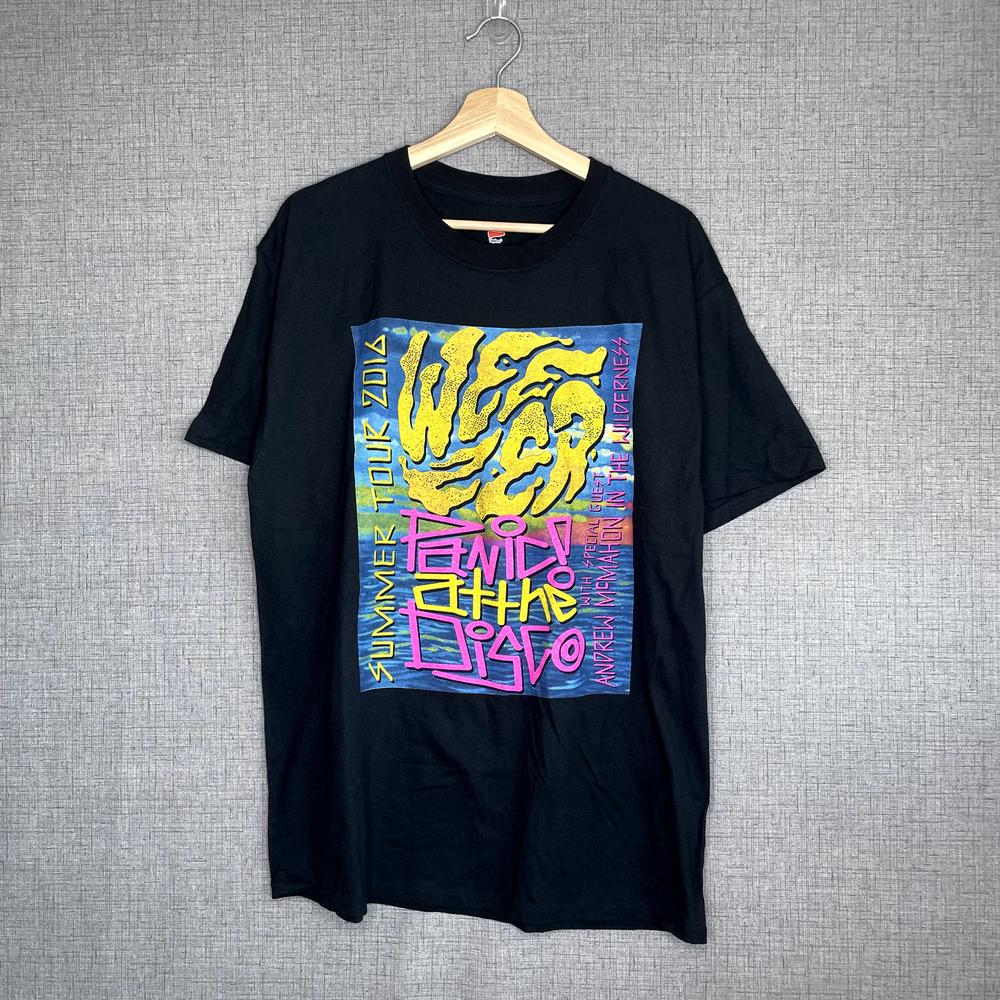 

Черная футболка унисекс Weezer Panic At The Disco Summer Tour 2016 Hanes S