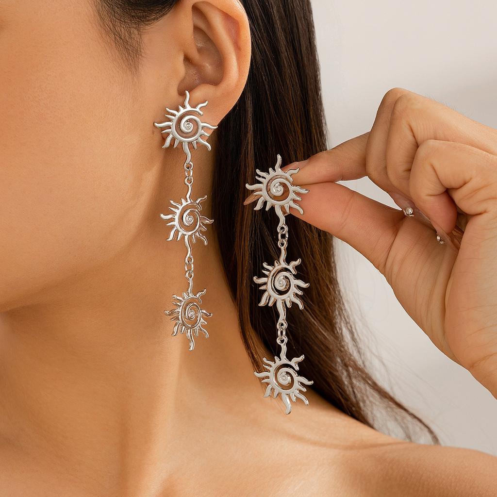 Threaded totem ins wind single-layer necklace, simple ethnic metal sun necklace jewelry