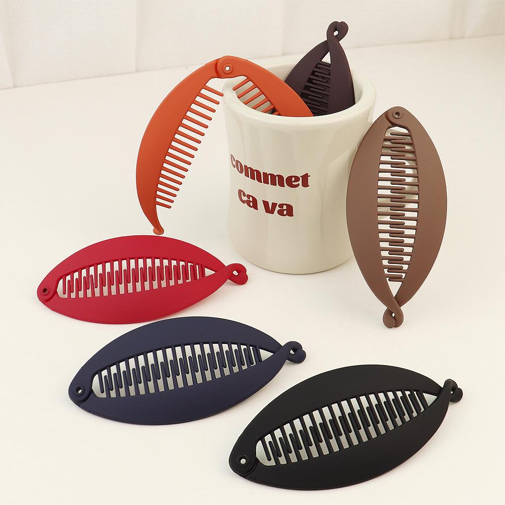 Matte Fish Shape Hair Claw Clips Ponytail Holder Hair Jewelry Twist Banana Barrettes Hairpins Hair Accessories for Women Clamp