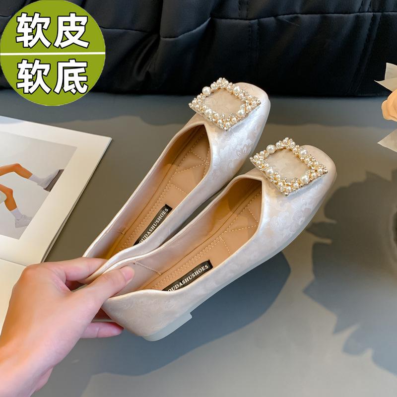 Pearl Xiaoxiangfeng Thick Heel Medium Heel Single Shoes Women's 2025 New Low Heel Versatile Summer Large Size Women's Shoes 41-43
