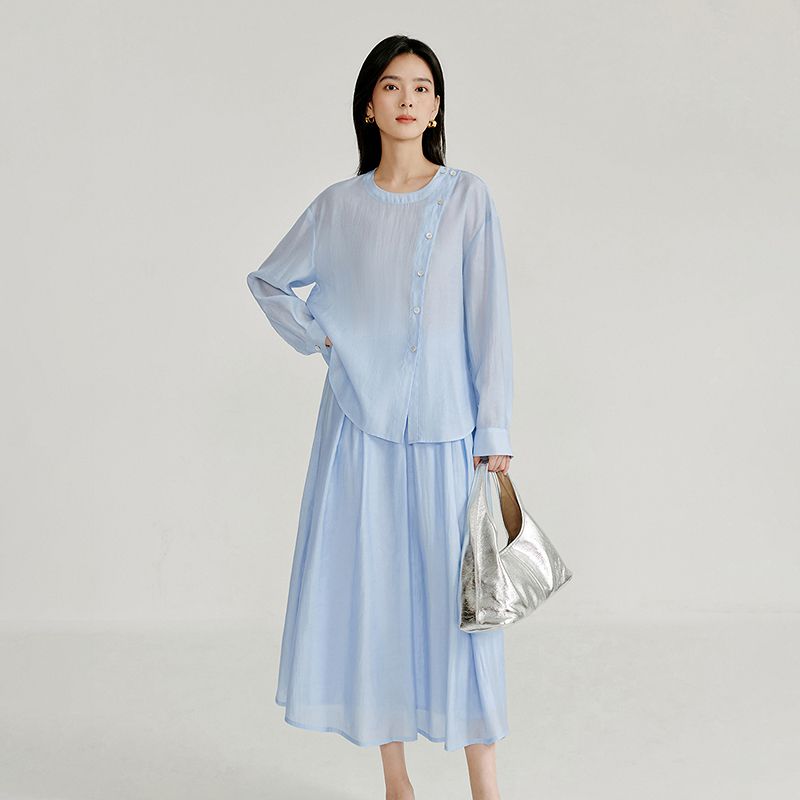 

Inman French Diagonal Stylish Niche Style round Neck Slit Shirt Outfit 2025 Spring Women s Clothes New Shirt Blue S