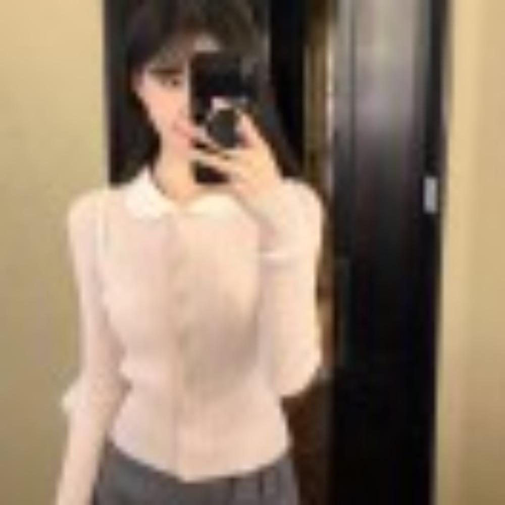 

Короткий мягкий и нежный базовый топ для женщин на начало осени с кукольным вырезом и вязаным узором «косы». one size розовый