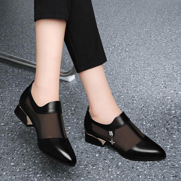 

Мягкие кожаные сетчатые прохладные ботинки весна и лето средний каблук дышащая мягкая подошва нескользящие с острым носком толстый каблук модные сандалии 38 чёрный