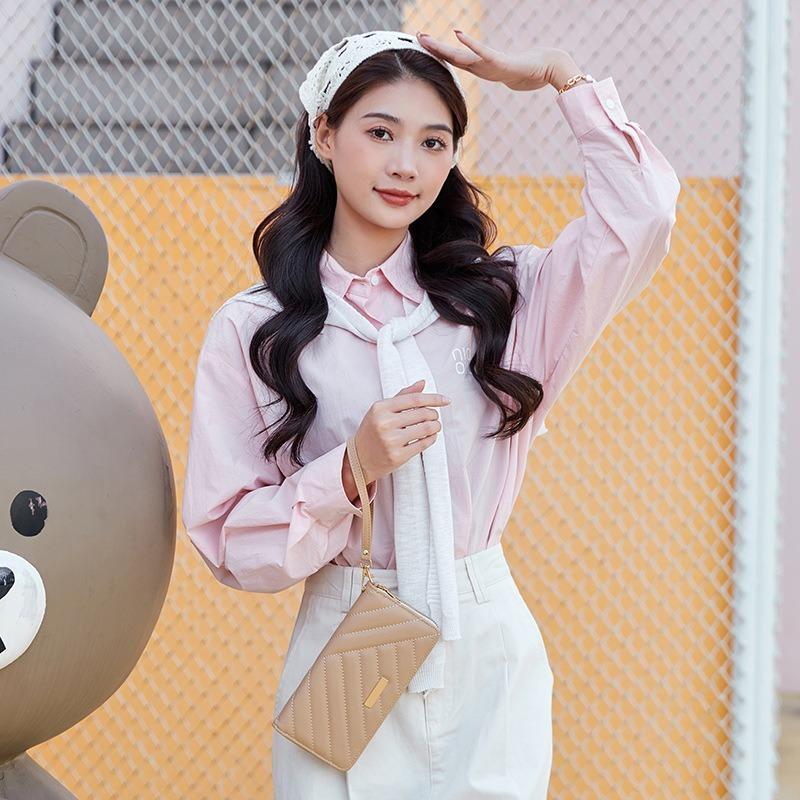 Women's Long Single-pull Wallet, New Twill Embroidered Iron Sheet, Clutch Change Bag, and a Casual Bag.