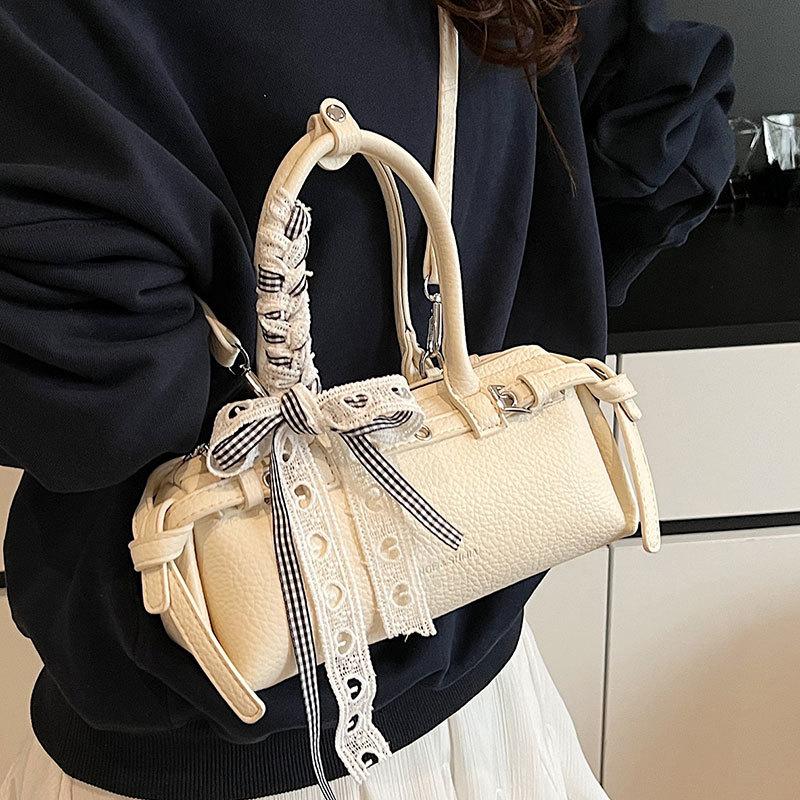 Korean popular fashion niche locomotive style simple portable baguette bag versatile high texture foreign style messenger women's bag