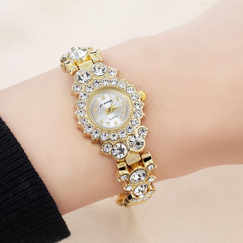 Watch Women's Fashion Bracelet Personalized Diamond Watch Women's European Beautiful Women's Bracelet Quartz Female Student Table