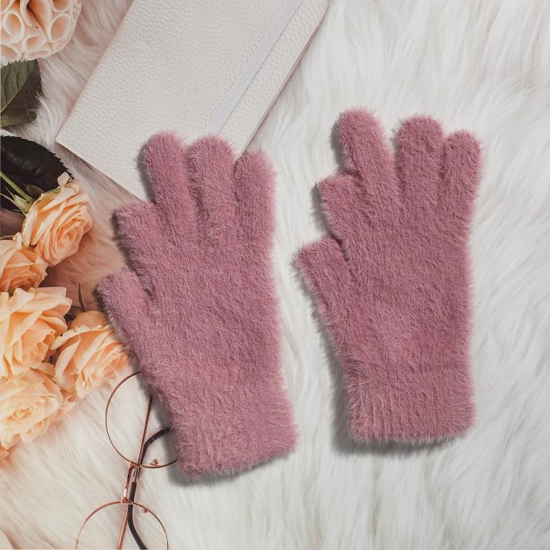 

Touchscreen-Friendly Thickened Faux Mink Velvet Gloves for Autumn/Winter—Warm, Stylish, Two-Finger Design for Students and Work.