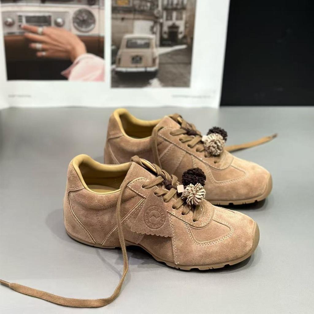 [Fanfuna] 2025 Herbst Fransenblumenball Mode Kuhveloursleder runde Zehenpartie Schnürschuhe flache innen höhenverstärkende Forrest Gump Schuhe