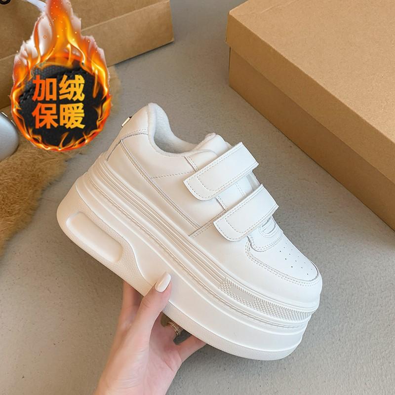 

Мягкие кожаные белые туфли на толстой подошве женские, увеличивающие внутренний рост, модели осень-зима 2024, бархатные женские туфли небольшого роста, повседневные туфли 40