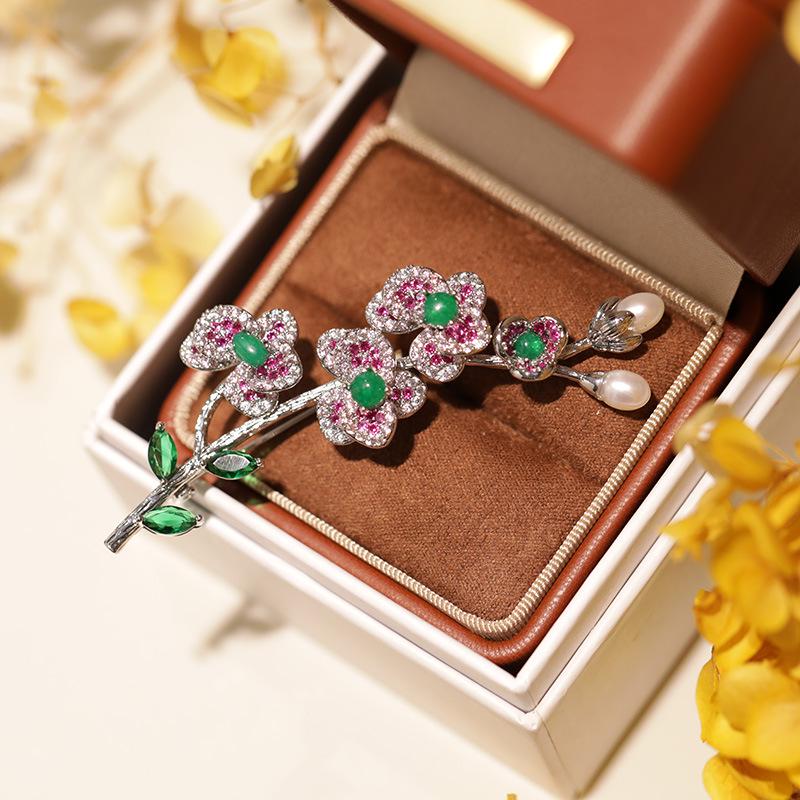 Lingxin Jewelry Plum Blossom Brooch with Freshwater Pearl & Green Agate - Live Stream Favorite & Commemorative Gift