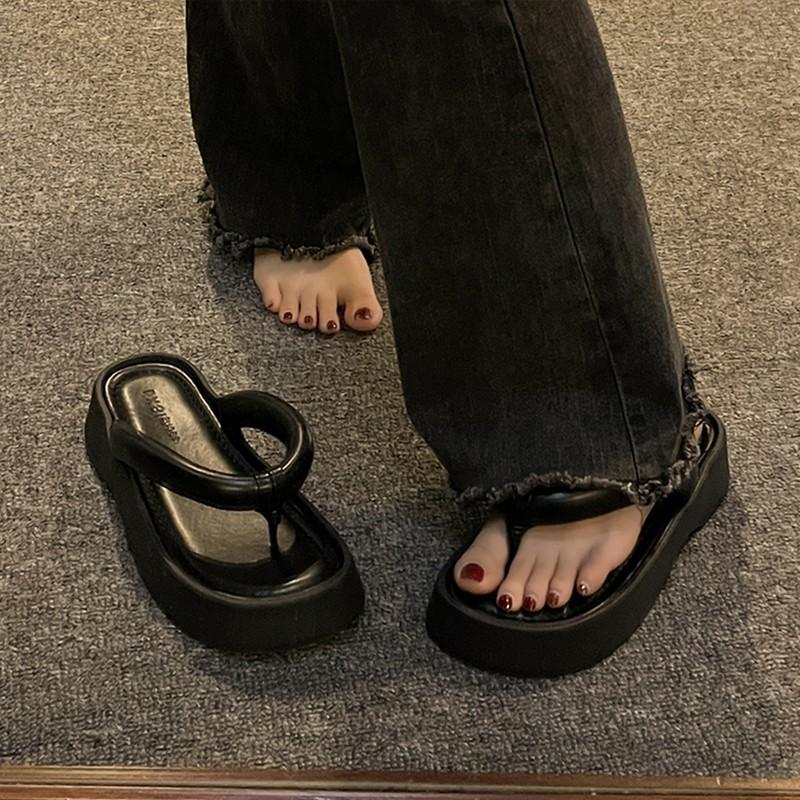 

Bread flip-flops women s new platform sandals with toes Sanya beach sandals 40