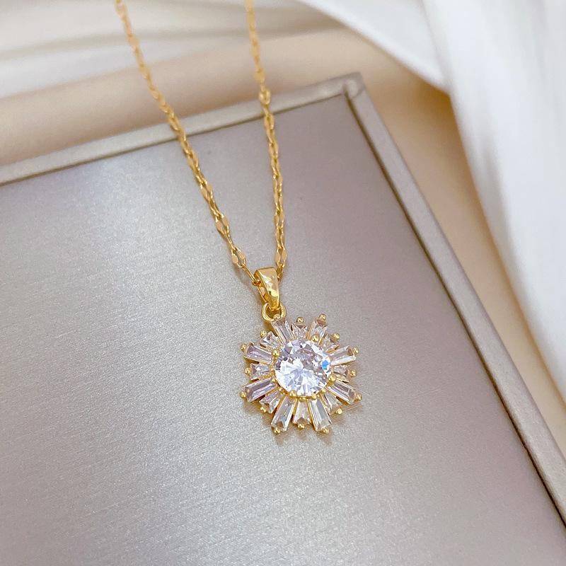 Geometric Snowflake Full Diamond Luxury Banquet Wedding Necklace Female Versatile Clavicle Chain Titanium Steel